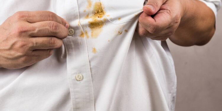 Dicas para tirar manchas das suas roupas brancas