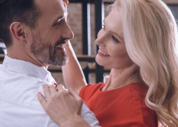 "Mexa a cadeira" para proteger seu cérebro: como a dança ajuda a reduzir os riscos de demência