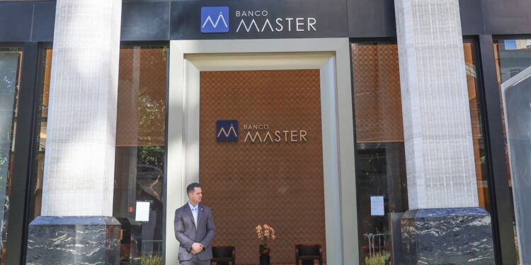 Caso Master: Pagamento do FGC começa hoje - veja como solicitar seu 'reembolso' - Crédito: Rovena Rosa/Agência Brasil