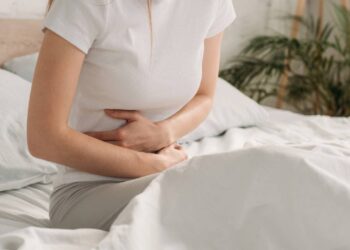 Intestino preso, estufamento e cansaço: sinais de que seu corpo pede atenção