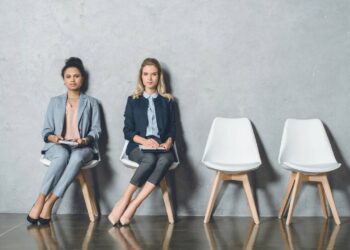 Detalhes do look podem reforçar ou prejudicar sua primeira impressão. - Créditos: depositphotos.com / alebloshka