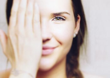 Selecionamos 12 produtos em uma vitrine especial de cuidados para o verão que vão salvar sua pele, cabelo e autoestima! Foto: Divulgação.