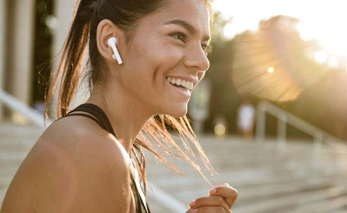 A verdade sobre o uso de fones blueotooth. Foto: FreePik