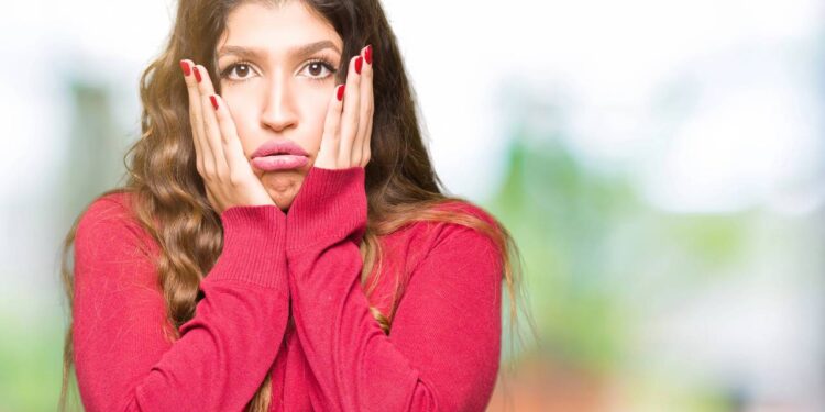 Muitas pessoas se calam para evitar conflitos, mas acabam acumulando frustração e se colocando sempre em segundo plano - Créditos: depositphotos.com / Krakenimages.com