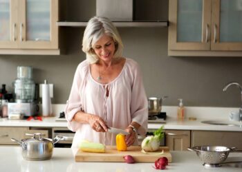 Truques de vó usados para deixar a cozinha cheirosa o dia todo