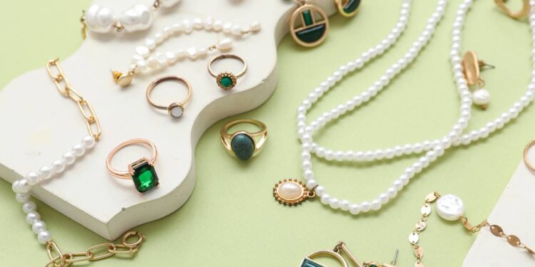 Como não cair em golpes na hora de avaliar suas joias