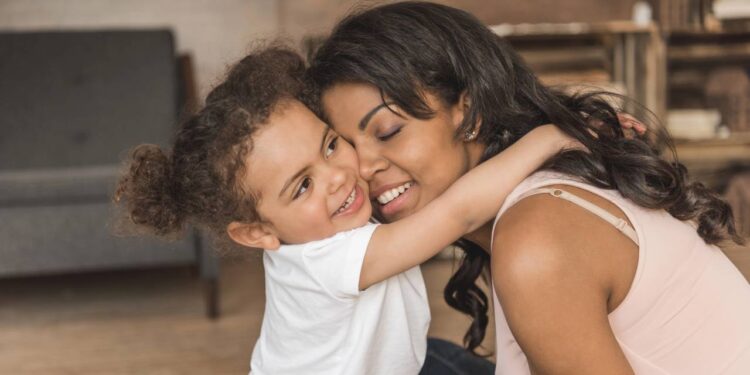 Infraestrutura urbana que facilita a rotina de mães e mulheres independentes - Créditos: depositphotos.com / SashaKhalabuzar