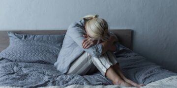 Menopausa pode afetar o cérebro e prejudicar a qualidade do sono, entenda mais sobre