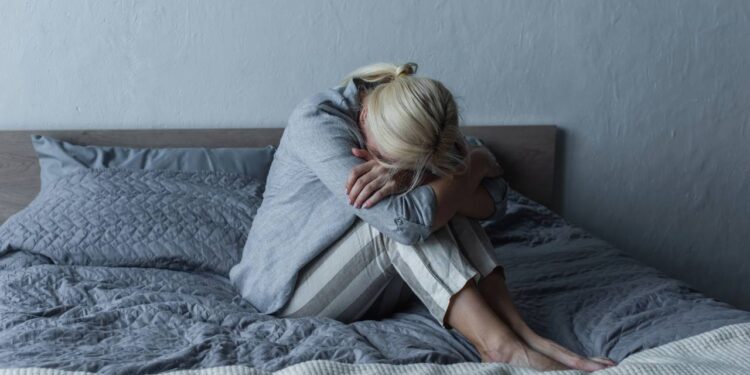 Menopausa pode afetar o cérebro e prejudicar a qualidade do sono, entenda mais sobre