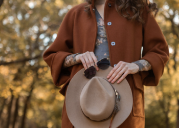 Use chapéus e bonés com estilo. Foto: FreePik