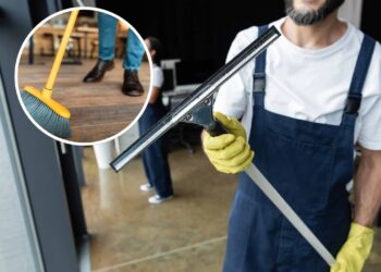 O erro ao guardar vassouras e rodos que prejudica a durabilidade