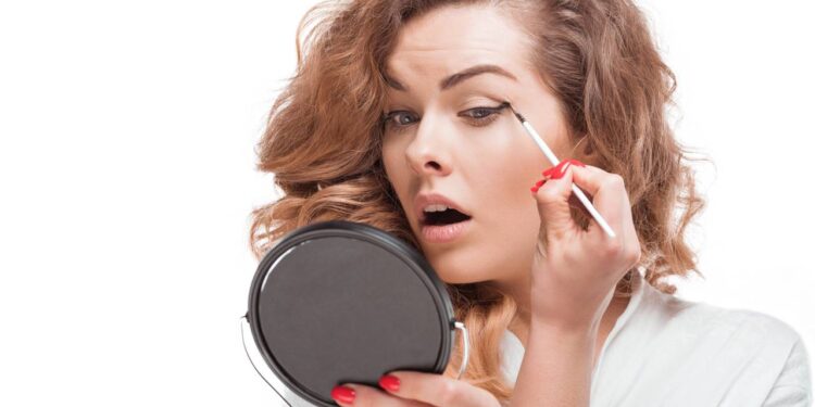 Dicas de maquiadores profissionais que podem te ajudar no dia a dia