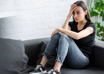 Comportamento emocional silencioso ligado à astrologia e autodefesa - Créditos: depositphotos.com / AndrewLozovyi