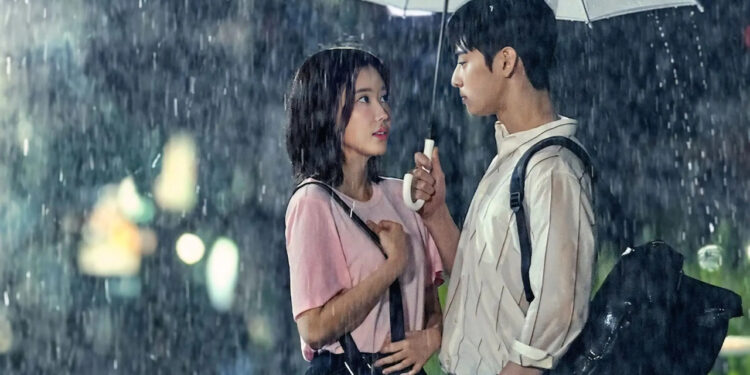 Relações universitárias que revelam a pressão dos padrões estéticos - Créditos : Netflix