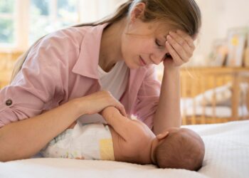 Maternidade sem romantização: especialistas alertam para impactos silenciosos na saúde da mulher - Crédito: FreePik