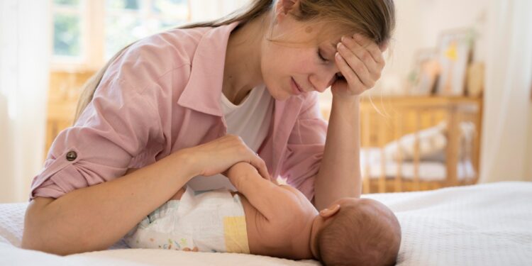 Maternidade sem romantização: especialistas alertam para impactos silenciosos na saúde da mulher - Crédito: FreePik