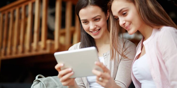 Ajustes simples nos posts que aumentam comentários sem depender de tendências - Créditos: depositphotos.com / pressmaster