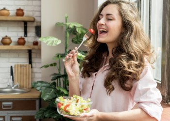 Como voltar à rotina alimentar saudável? Foto: FreePik