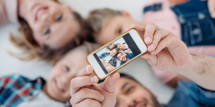 Você precisa entender o que é sharenting para não prejudicar seus filhos no futuro