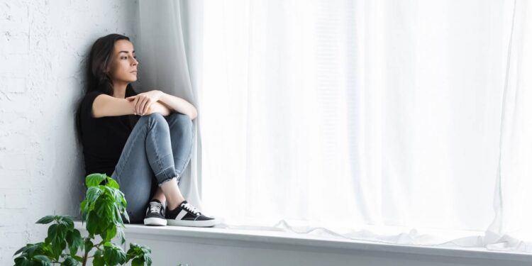 Apego emocional que dificulta o fim de relacionamentos intensos - Créditos: depositphotos.com / AndrewLozovyi