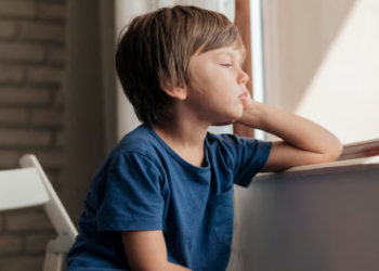 Férias escolares: como equilibrar o tédio saudável e os estímulos certos para as crianças. Foto: FreePik