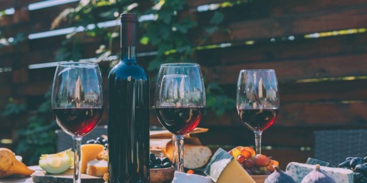 Roteiros turísticos que unem gastronomia, história e paisagens naturais - Créditos: depositphotos.com / AntonMatyukha