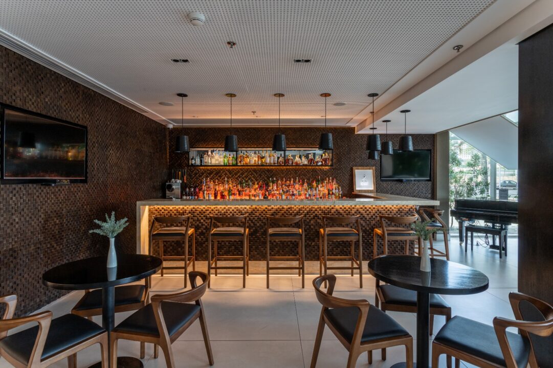 No Bar e no Restaurante Cassiano, a carta de vinhos e drinks é vasta, além da alta gastronomia de primeira, com chef renomado e tudo. Foto: Divulgação.