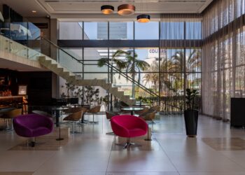 Localizado em uma das regiões mais valorizadas do Vale do Paraíba, o hotel quatro estrelas, se destaca também por oferecer alta gastronomia além de conforto e praticidade em belas instalações. Foto: Divulgação.