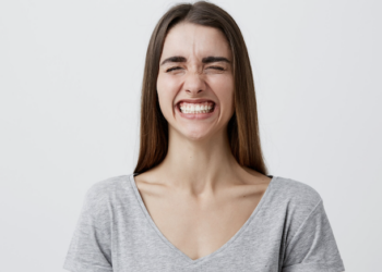 O que seu sorriso revela sobre sua saúde? Foto: FreePik