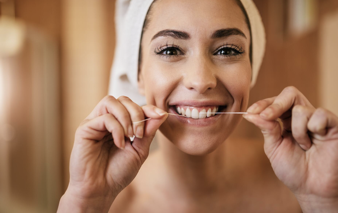 O que seu sorriso revela sobre sua saúde? Foto: FreePik