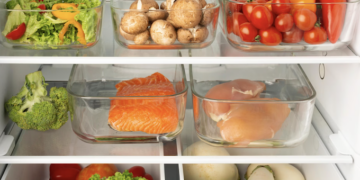 Quanto tempo pode deixar os alimentos na geladeira? Foto: FreePik