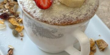 Bolo de caneca de iogurte com frutas. Foto: Reprodução