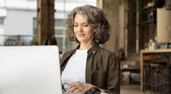 Carreira 40+. Foto: FreePik