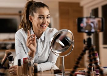 Profissão influencer. Saiba mais. Foto: FreePik