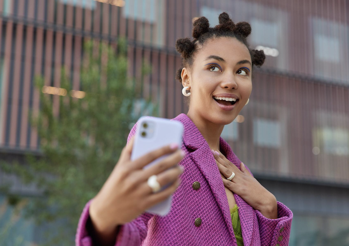 Profissão influencer. Saiba mais. Foto: FreePik