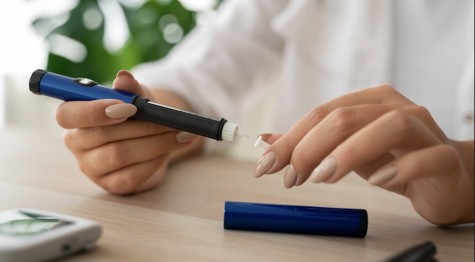 Conheça os riscos de comprar medicamentos falsificados. Foto: FreePik