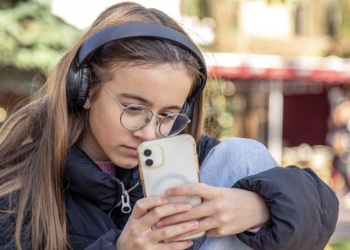 Espanha quer proibir acesso a redes sociais para menores de 16 anos. Foto: FreePik