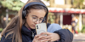 Espanha quer proibir acesso a redes sociais para menores de 16 anos. Foto: FreePik