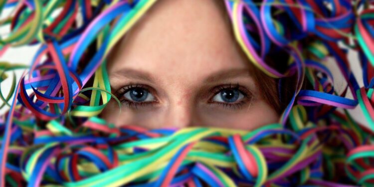 Cuidados vão além do risco da chamada "doença do beijo": é preciso estar atento com a saúde e as consequências dos atos. Foto: Pixabay.