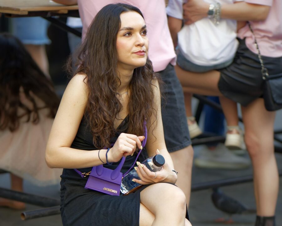 Manter a hidratação e descansar entre os blocos é essencial. Foto: Pixabay.