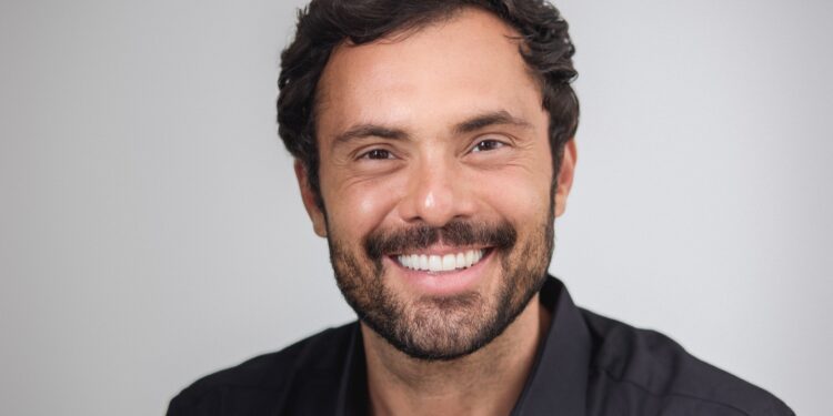 O mistério das dores de Adriano Toloza: a técnica que salvou o ator de fortes dores. Foto: Divulgação