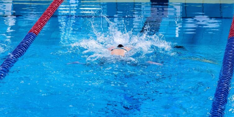 excesso-de-cloro-na-piscina