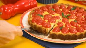 Torta prática de queijo com tomate