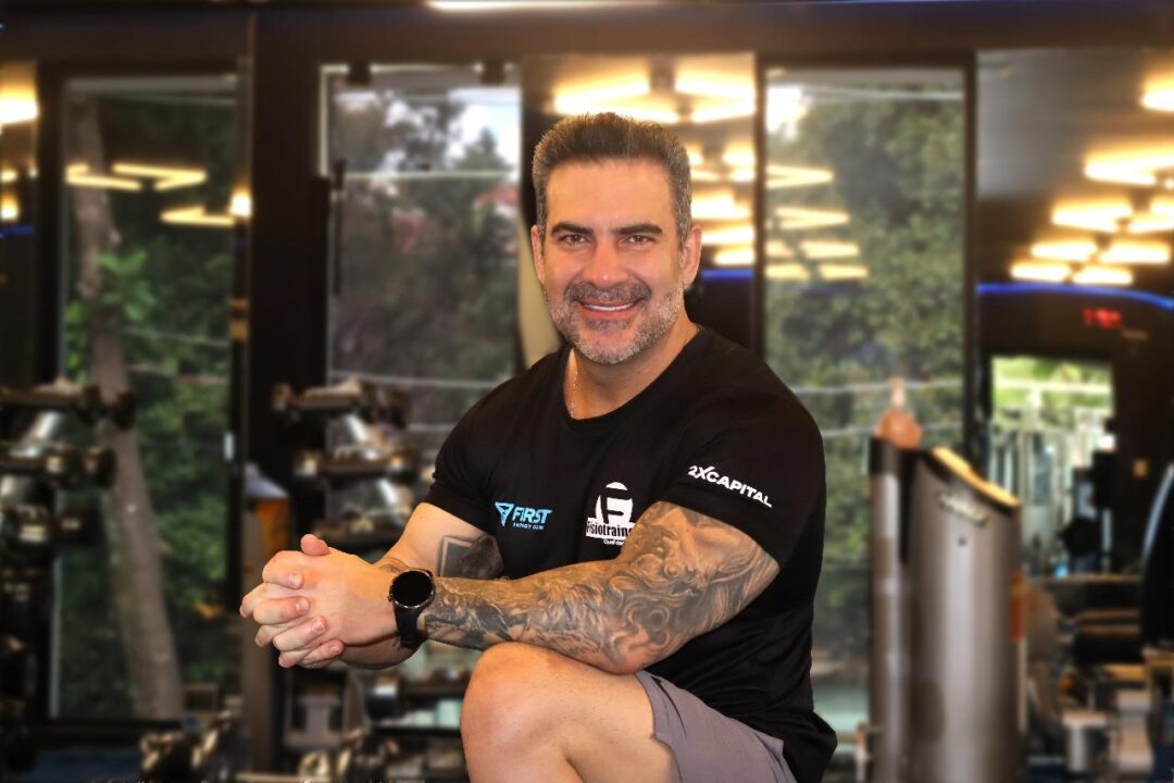 "Além das mudanças físicas, há também um impacto significativo na autoestima", diz o treinador Fabio Aquino. Foto: Divulgação.