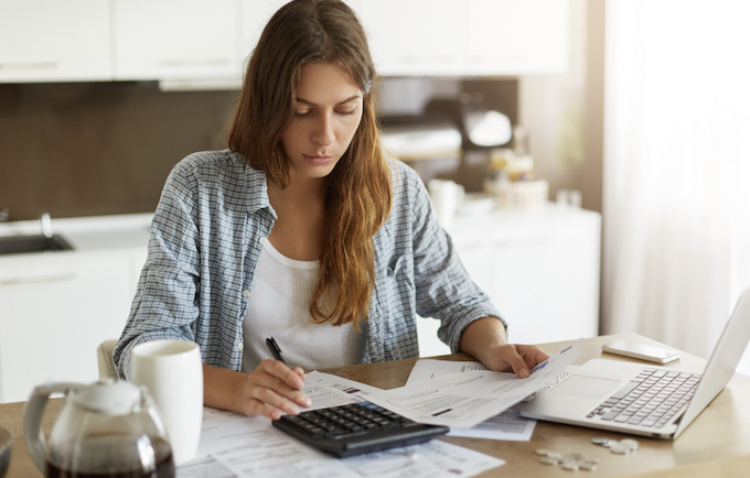 O segredo para ter mais liberdade e não depender financeiramente do marido está aqui! Foto: FreePik