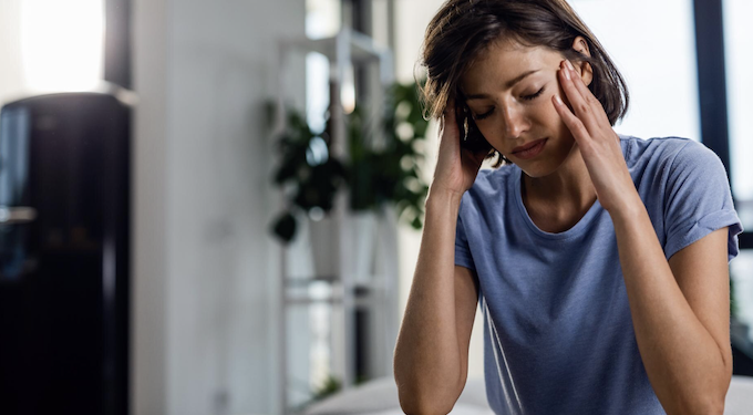 Por que a enxaqueca afeta mais mulheres do que homens? Foto: FreePik