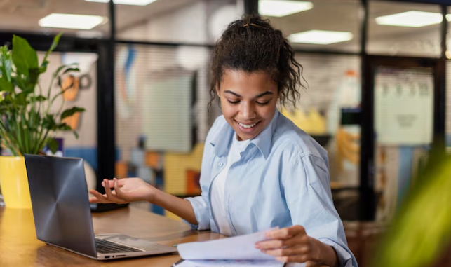 Etiqueta no trabalho: entenda tudo sobre! Foto: FreePik
