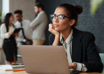 Etiqueta no trabalho: entenda tudo sobre! Foto: FreePik
