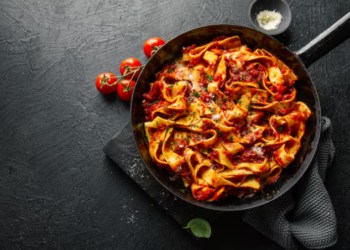 Macarrão a carbonara. Foto: FreePik