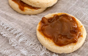 Receita de pão de queijo recheado com doce de leite, uma perdição!